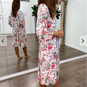 NWOT - Vine Apparel Lightweight Floral Pattern PJ Robe - Size S/M